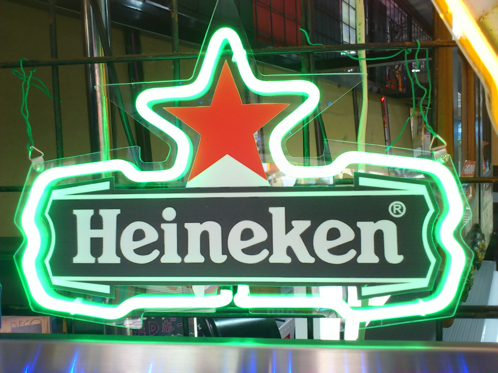 入荷情報】ネオンサイン《Heineken（ハイネケン）》 | 看板の桃太郎ブログ
